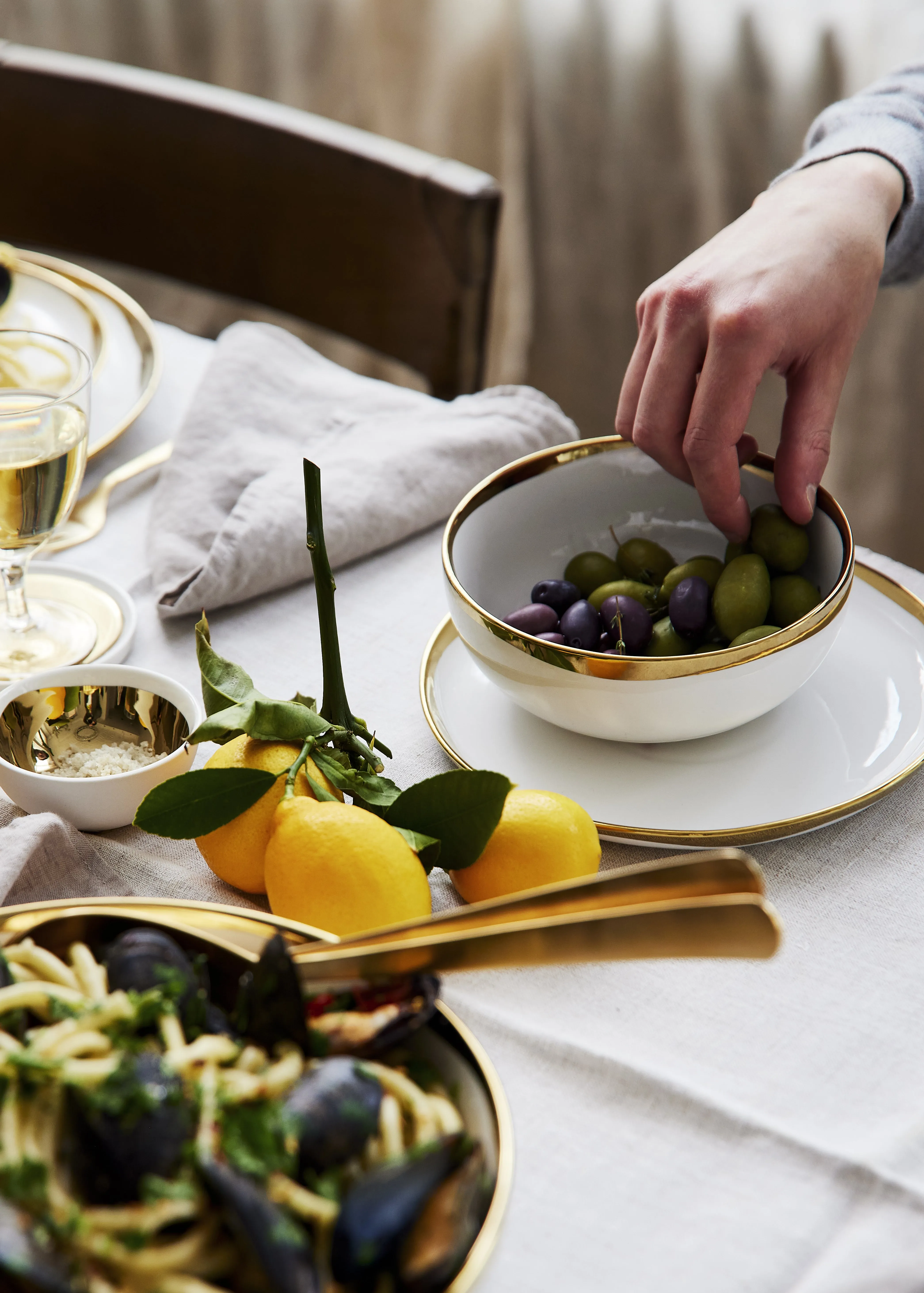 Dauville Gold Metallic Porcelain 3 Piece Dinnerware Set, Service For 1