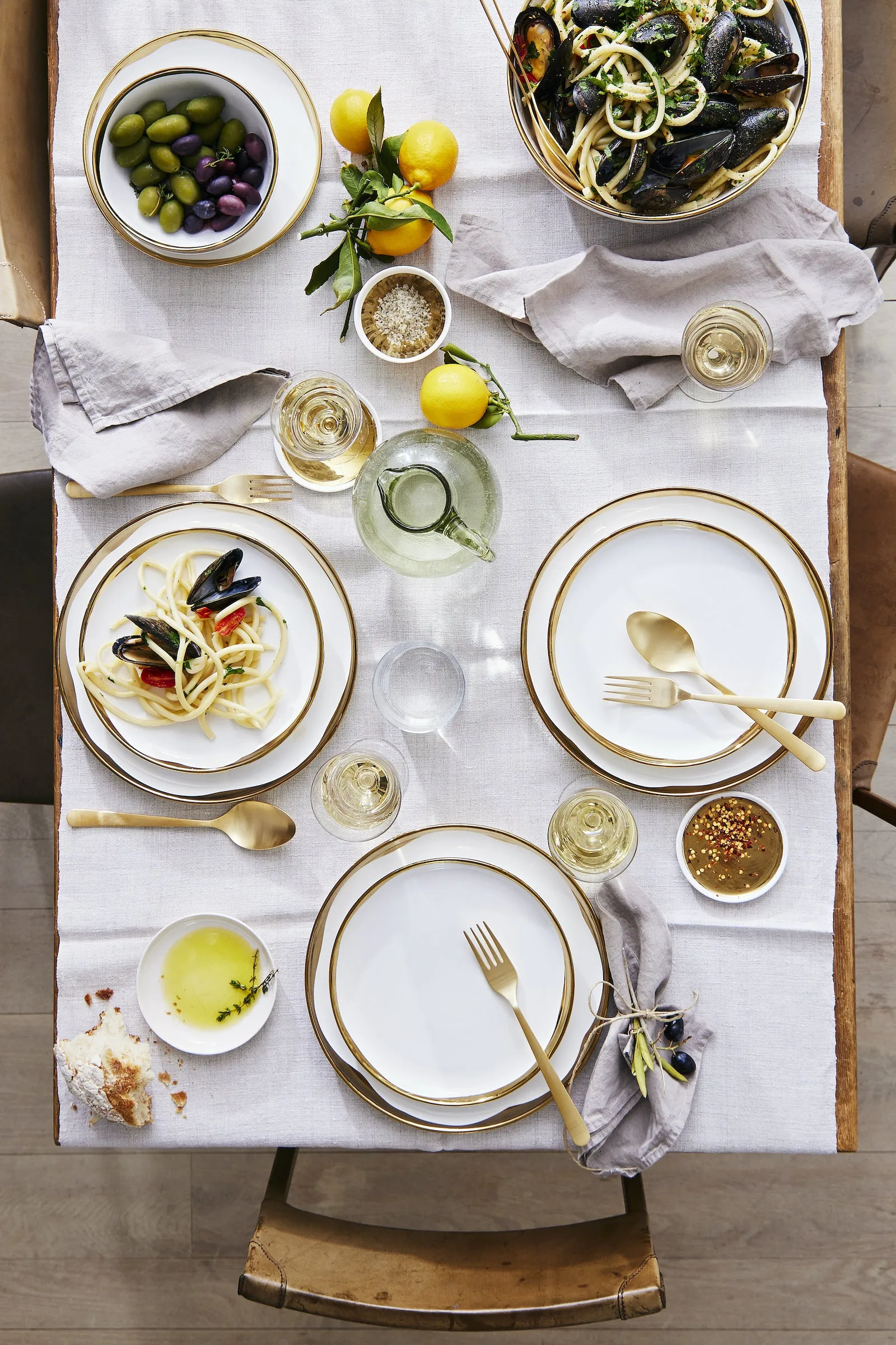 Dauville Gold Metallic Porcelain 3 Piece Dinnerware Set, Service For 1