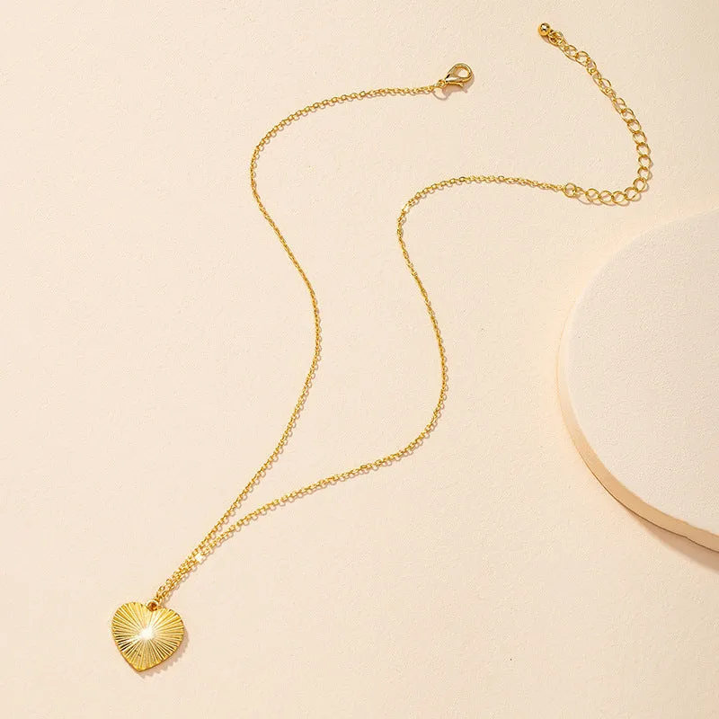 European and American Chic Metal Love Necklace with Minimalist Flair