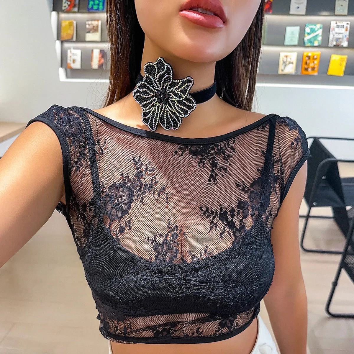 Innovative Rhinestone Choker Necklace with Pearl Denim Flower Detail